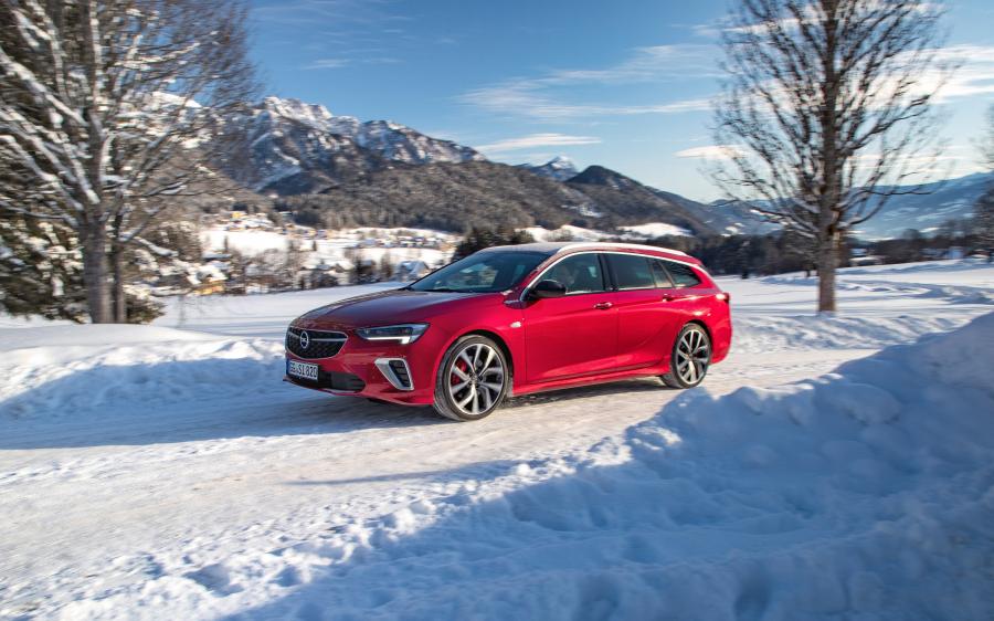  Opel Insignia GSi Sports Tourer 2020 года  (фото 10 из 28)